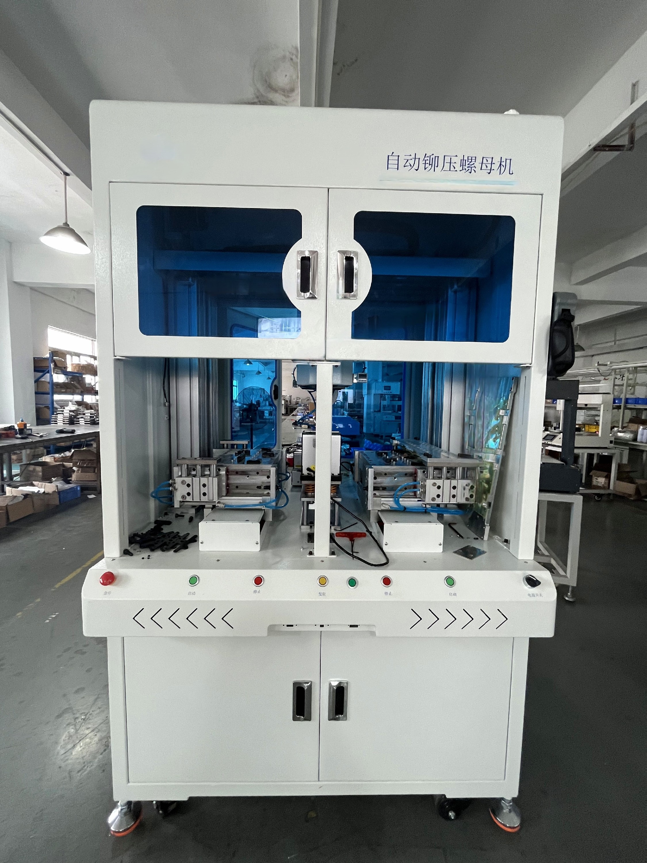 Automatic riveting nut machine