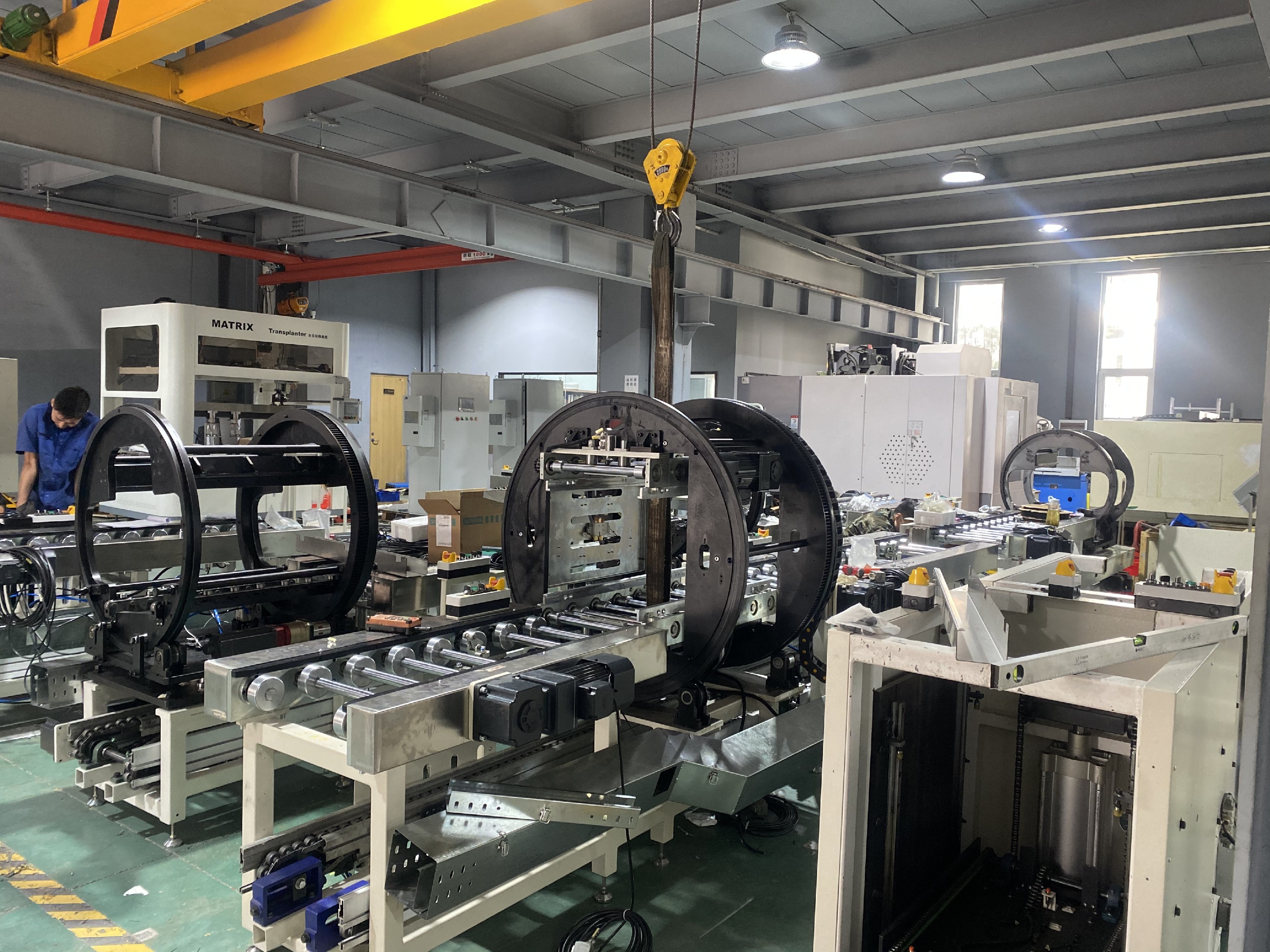 发动机——鼠笼翻转辊道线